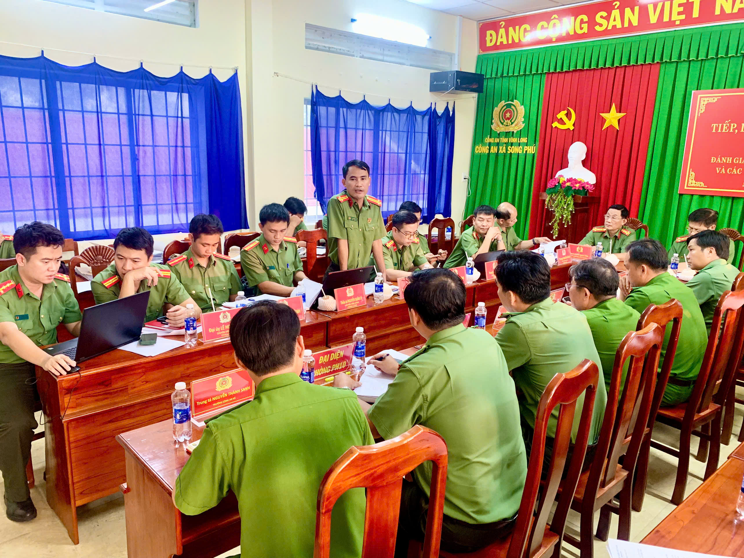 Quang cảnh buổi làm việc Công an xã Song Phú