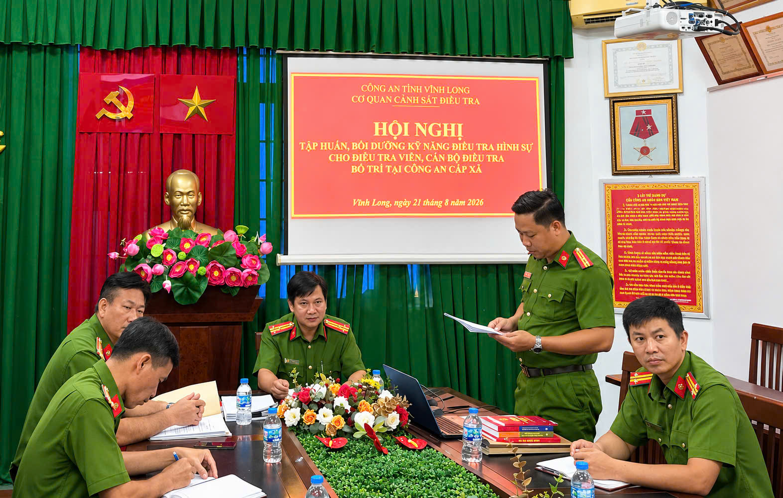 Quang cảnh hội trường