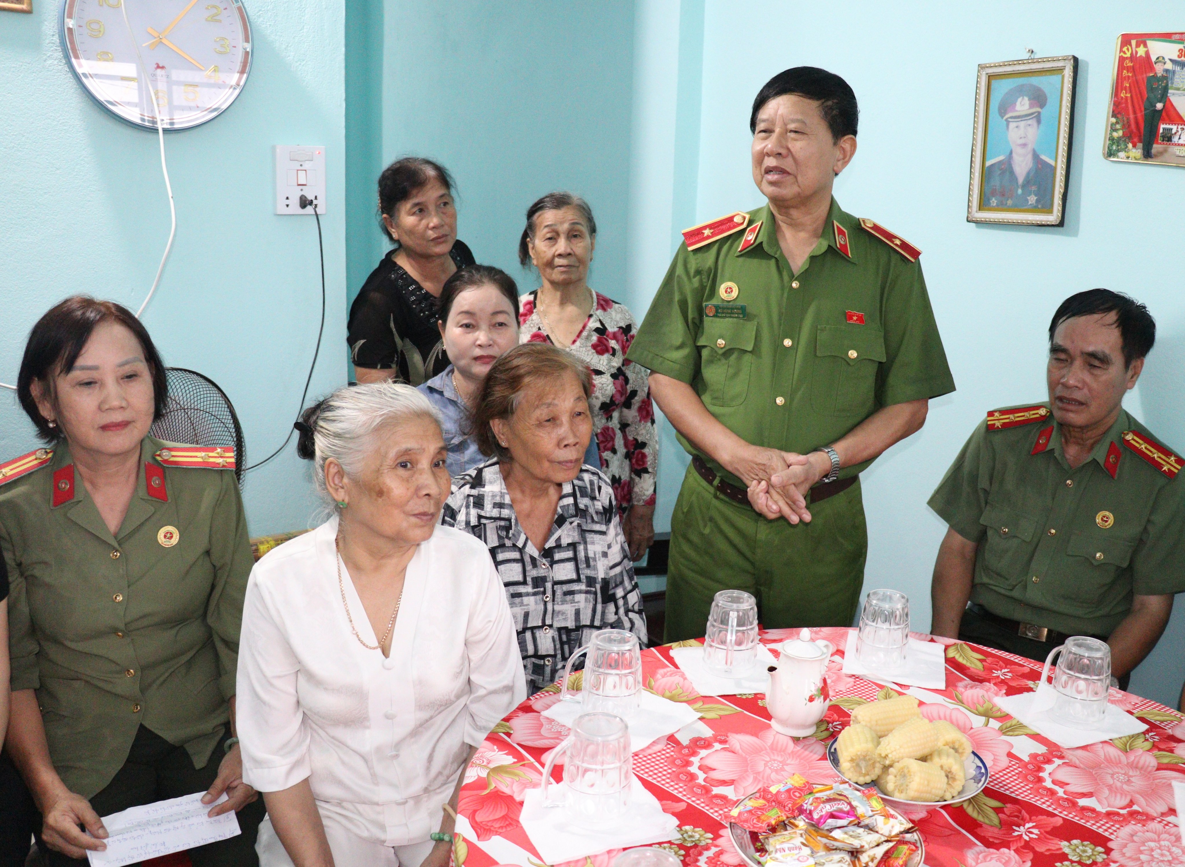 Thiếu tướng Vũ Hùng Vương phát biểu tại buổi trao nhà