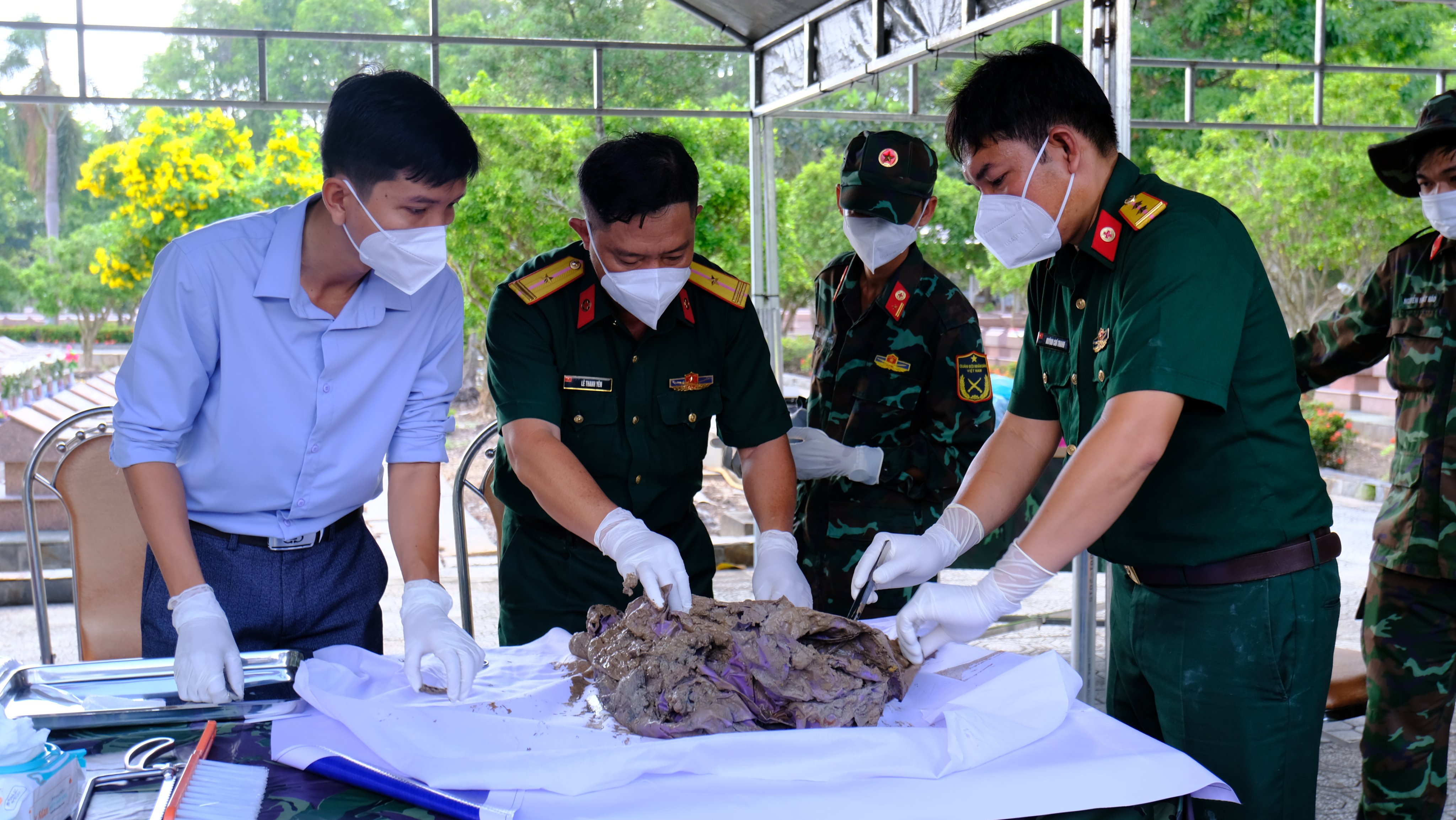 Thực hiện nhiệm vụ