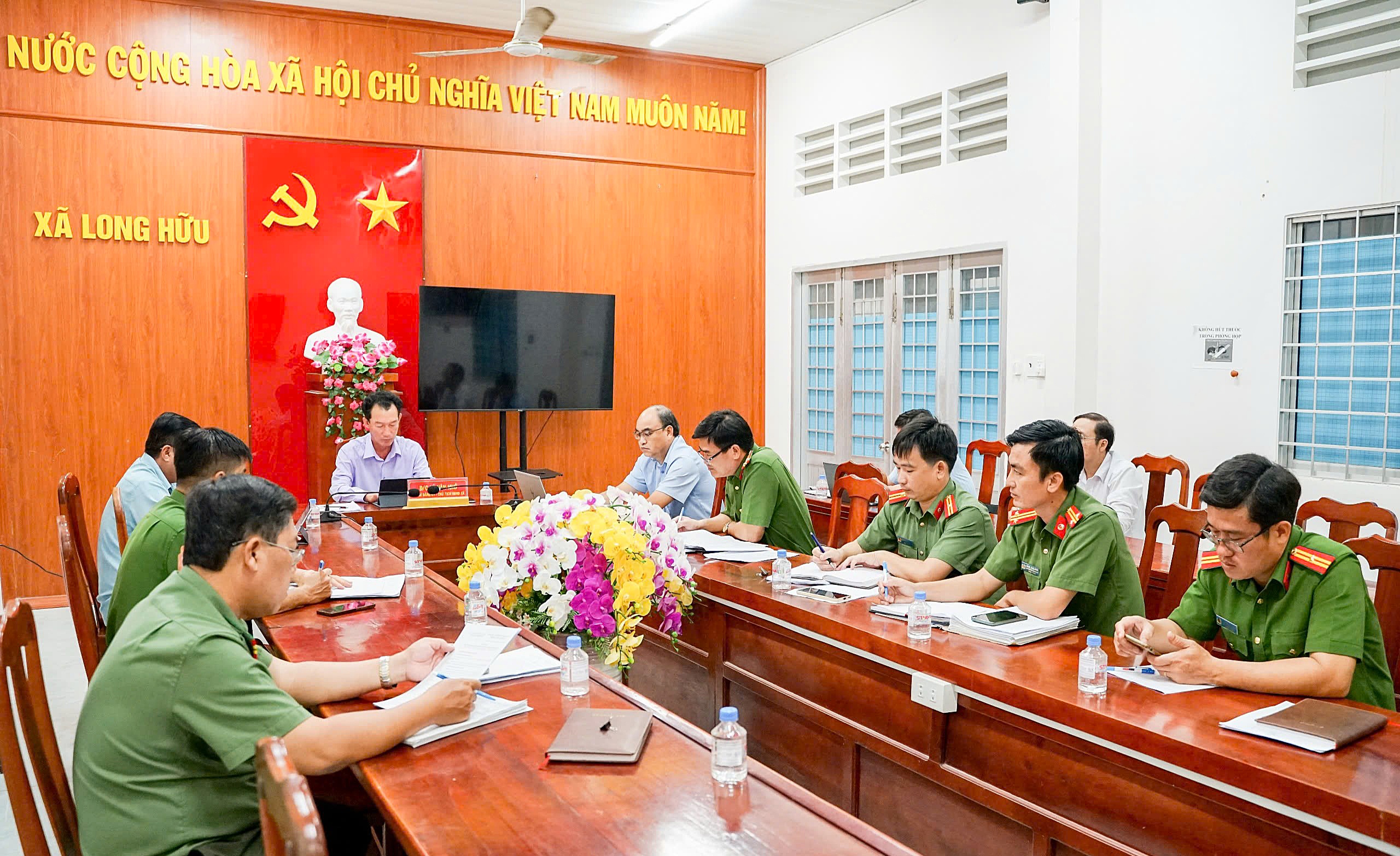 1 Quang cảnh buổi làm việc