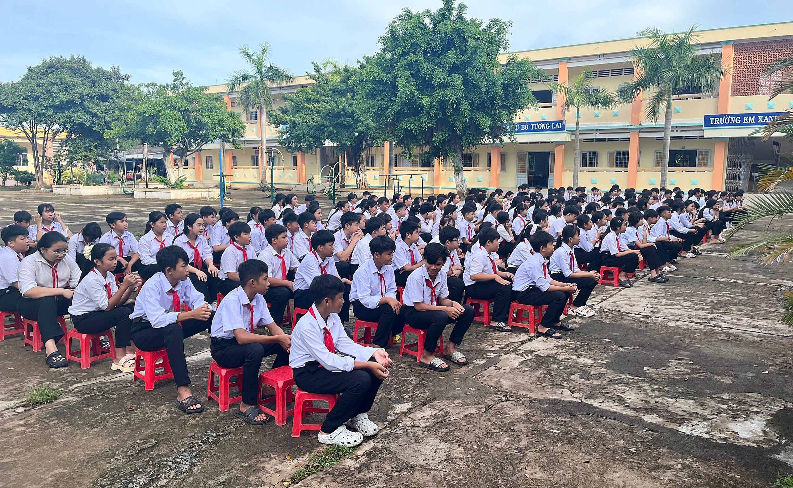 1 Quang cảnh buổi tuyên truyền
