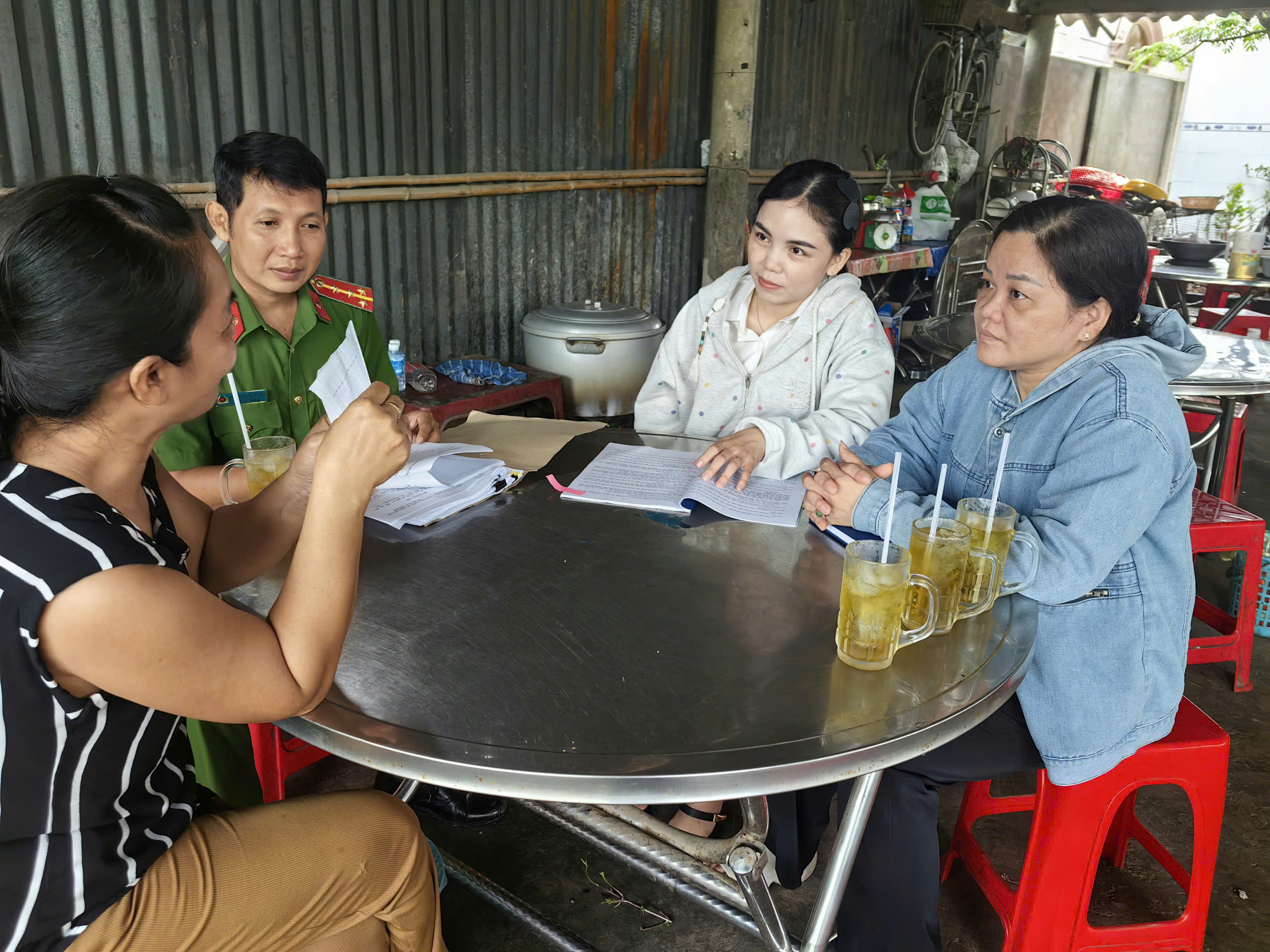 4 Hình tuyên truyền