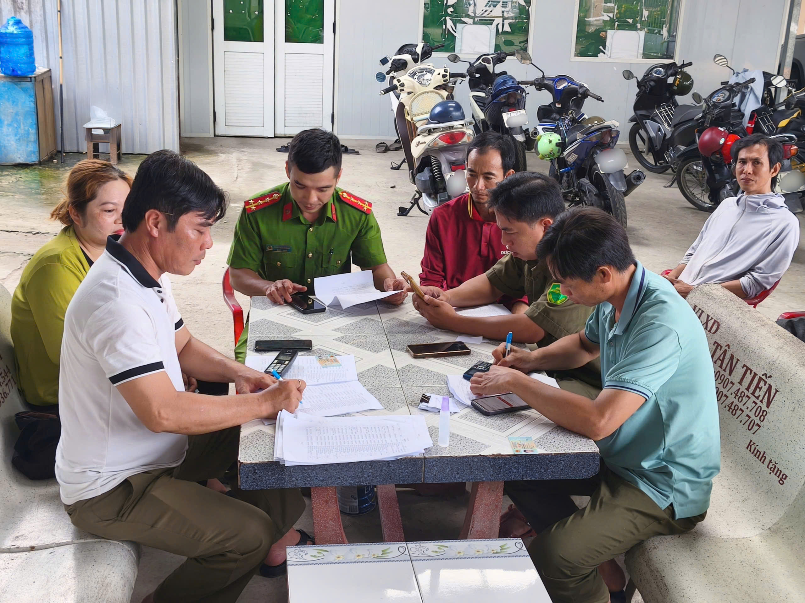 Ảnh hướng dẫn người dân tự kích hoạt và sử dụng tài khoản Vneid