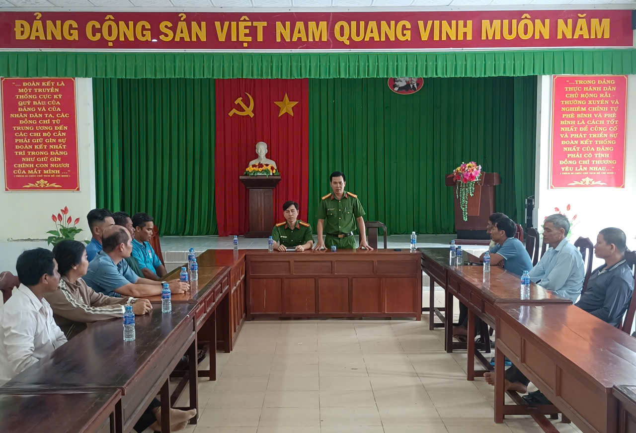 Ảnh tuyên truyền