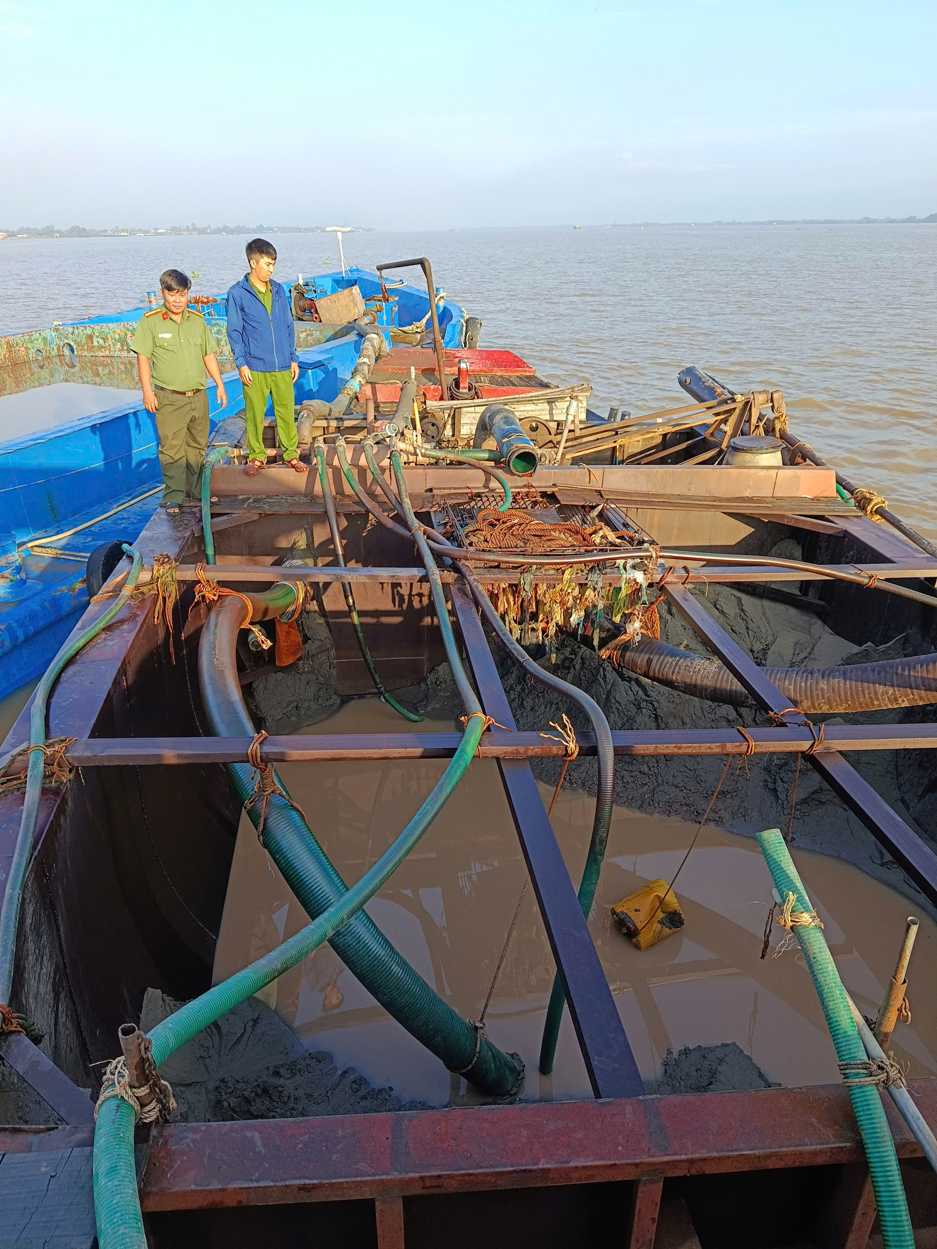 Ảnh Công an xã Vĩnh Thành phát hiện phương tiện vi phạm