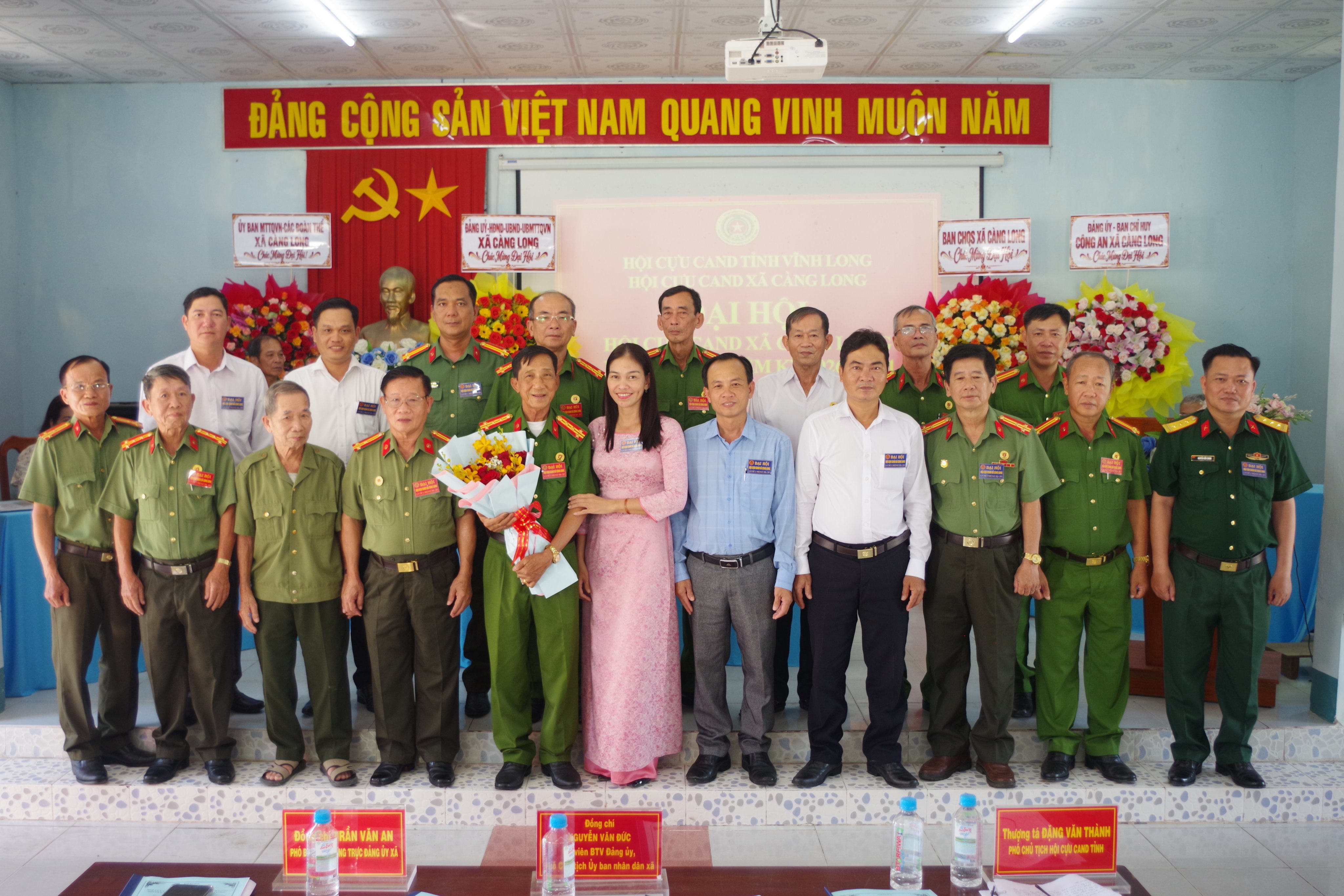 ẢNH ĐẠI BIỂU CHỤP ẢNH LƯU NIỆM