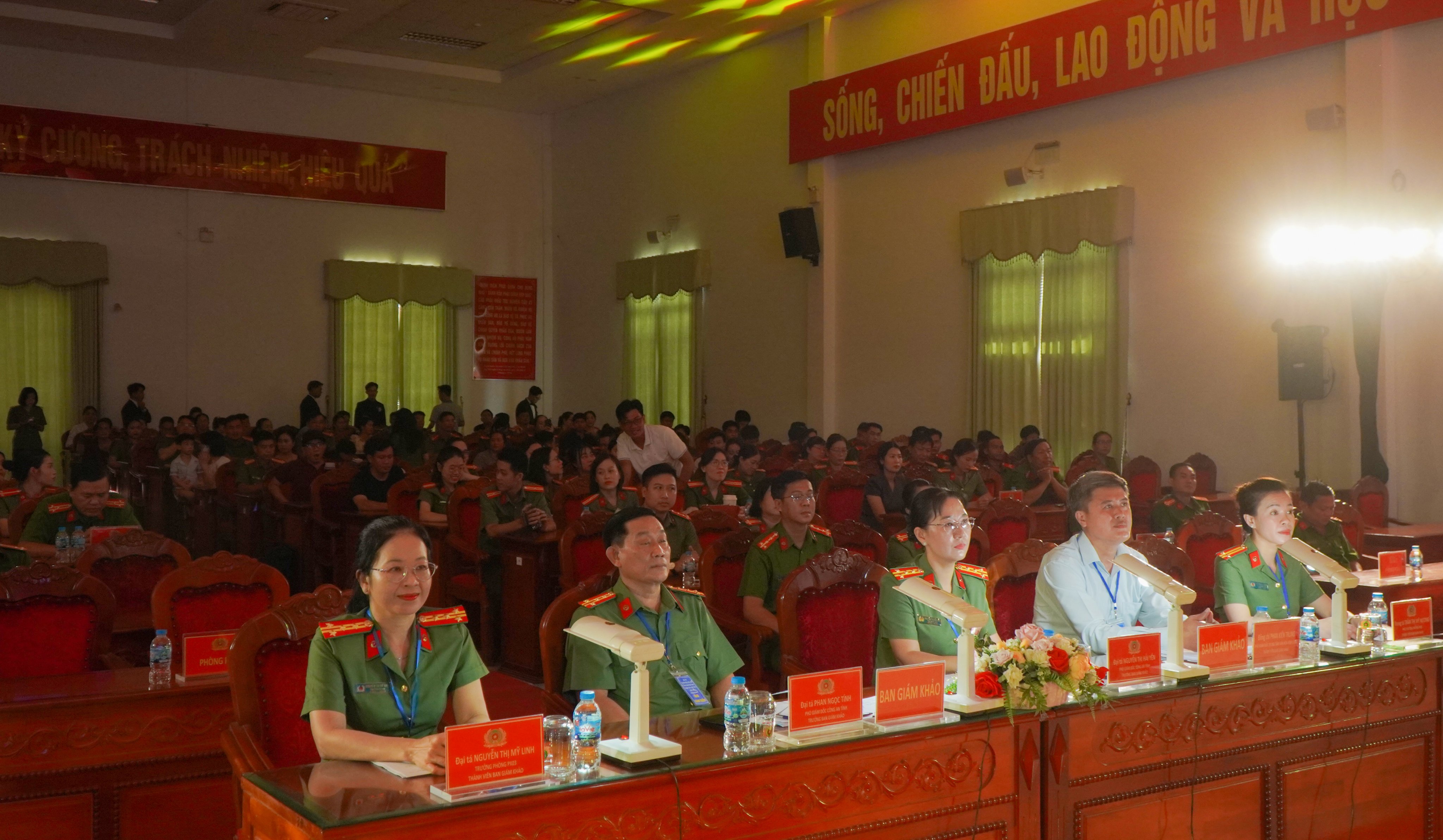 Ban Giám khảo tại hội thi