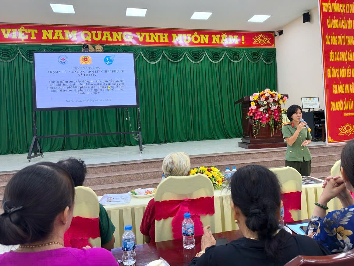 Báo cáo viên tuyên truyền