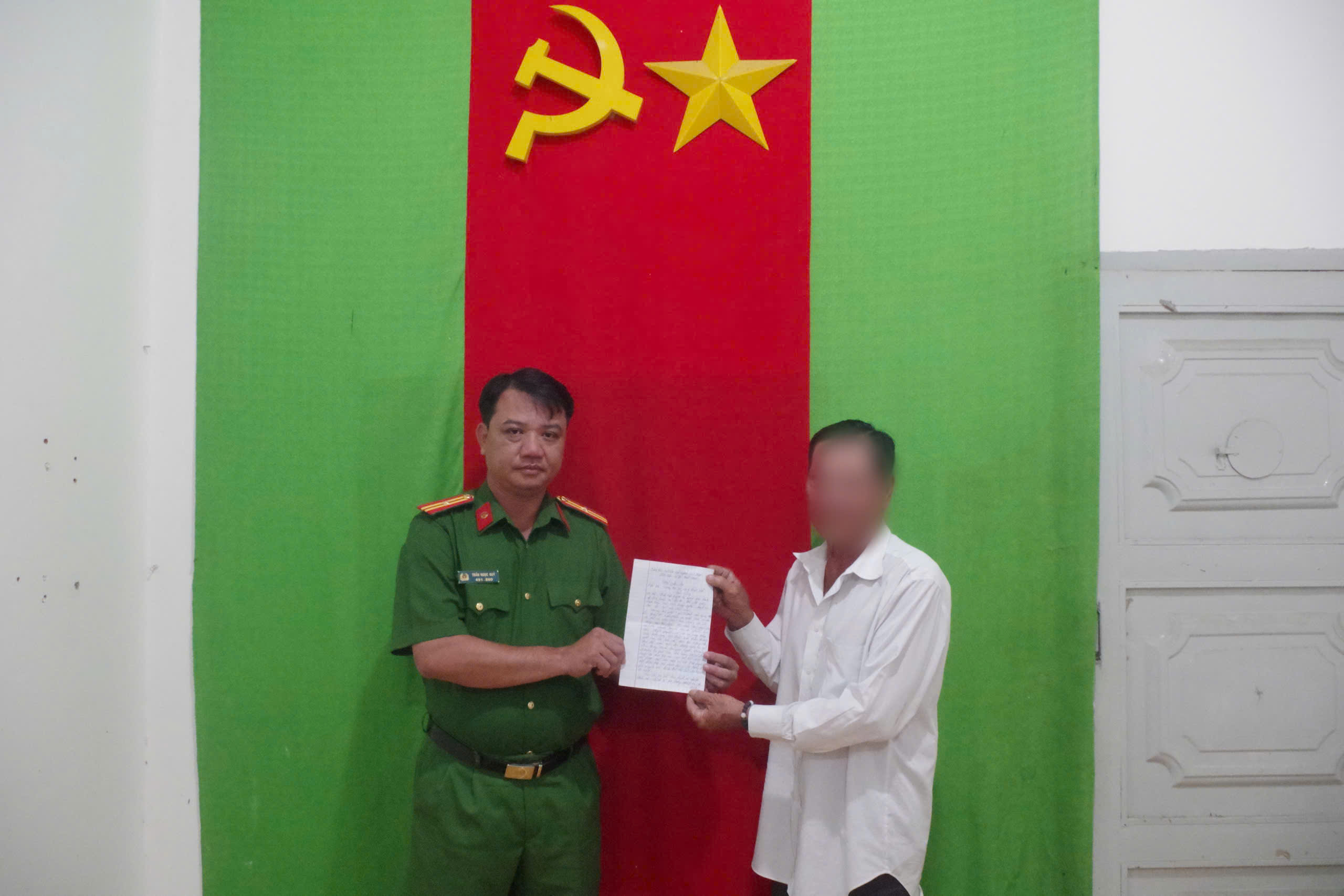 BI HAI GUI THU KHEN