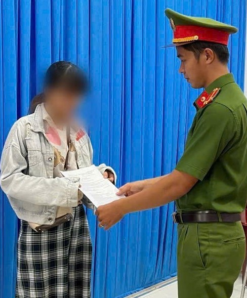 Cán bộ Tống đạt Quyết định