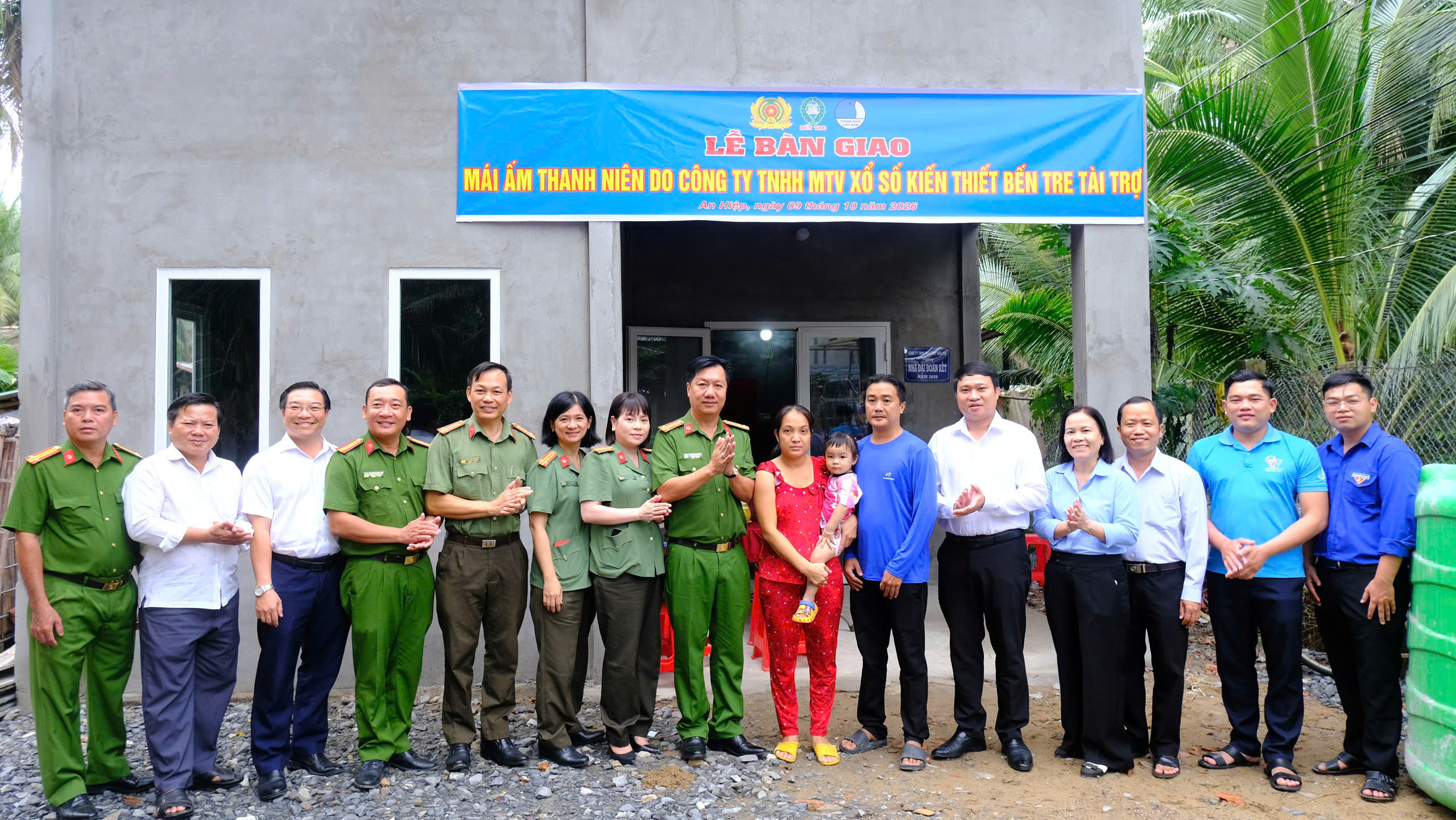 Chụp ảnh lưu niệm 2