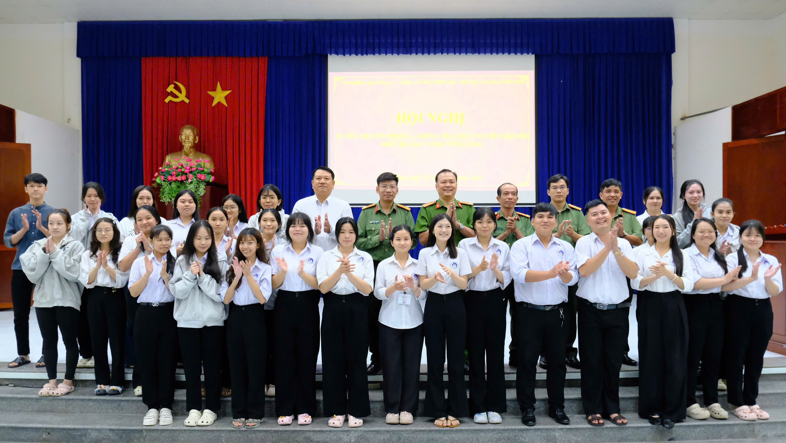 Chụp ảnh lưu niệm