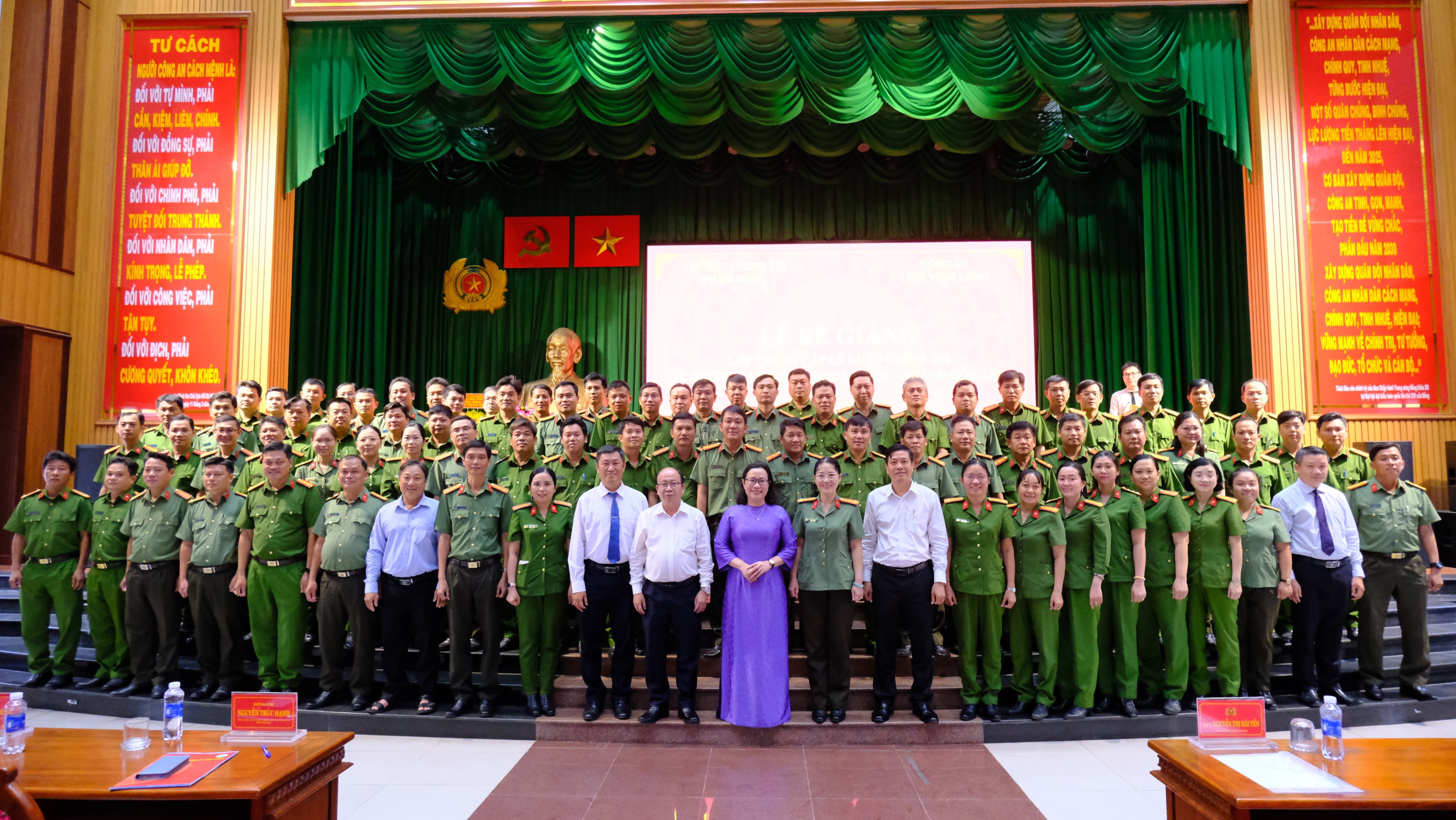 Chụp ảnh lưu niệm
