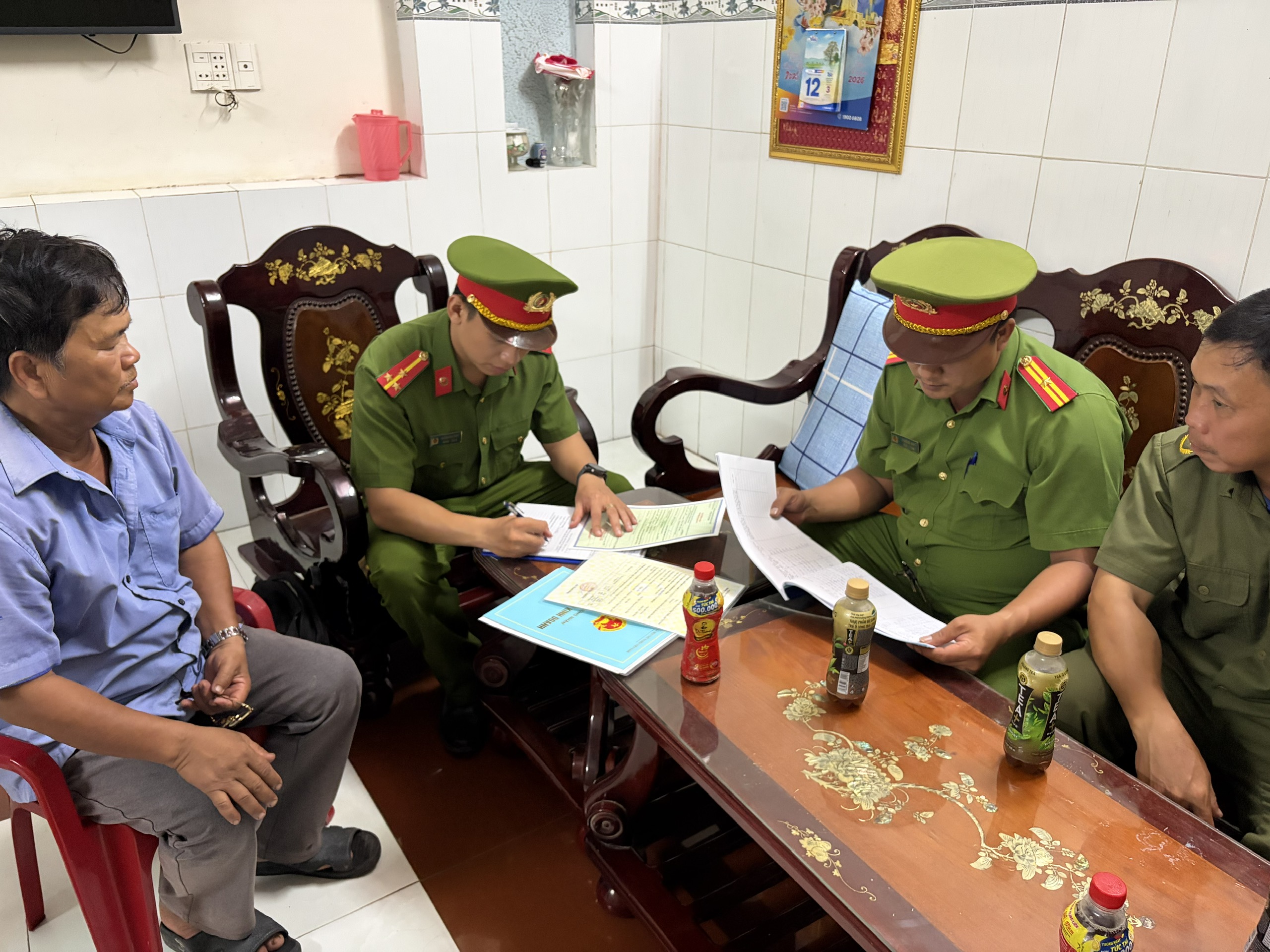 Công an xã Song Lộc kiểm tra cơ sở kinh doanh dịch vụ lưu trú