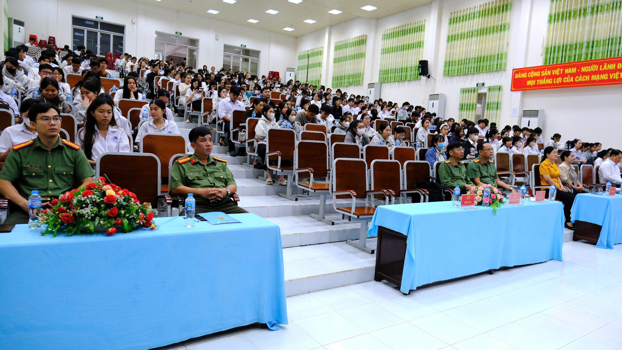 Đại biểu tham dự