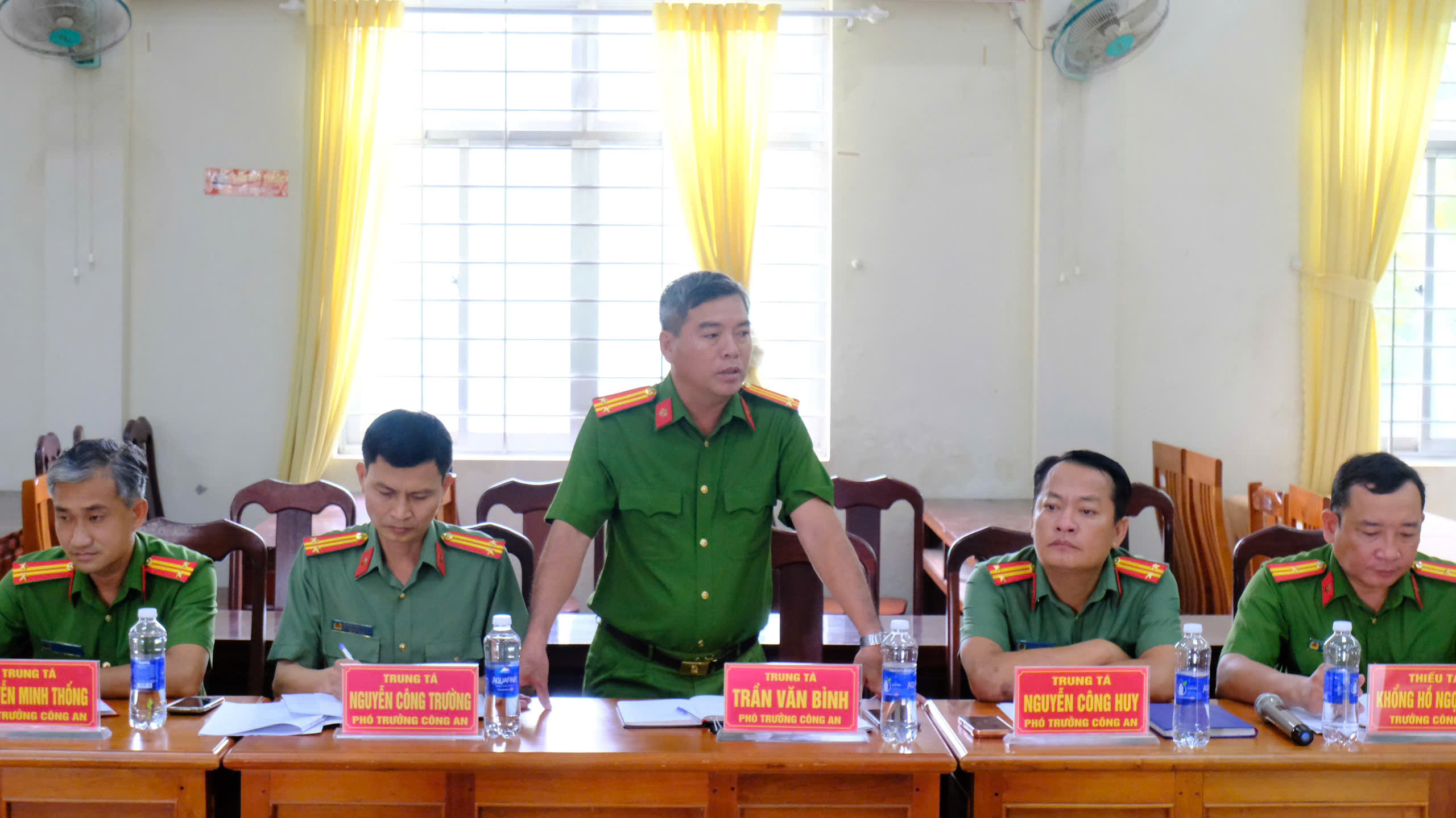 Đại biểu thảo luận 1