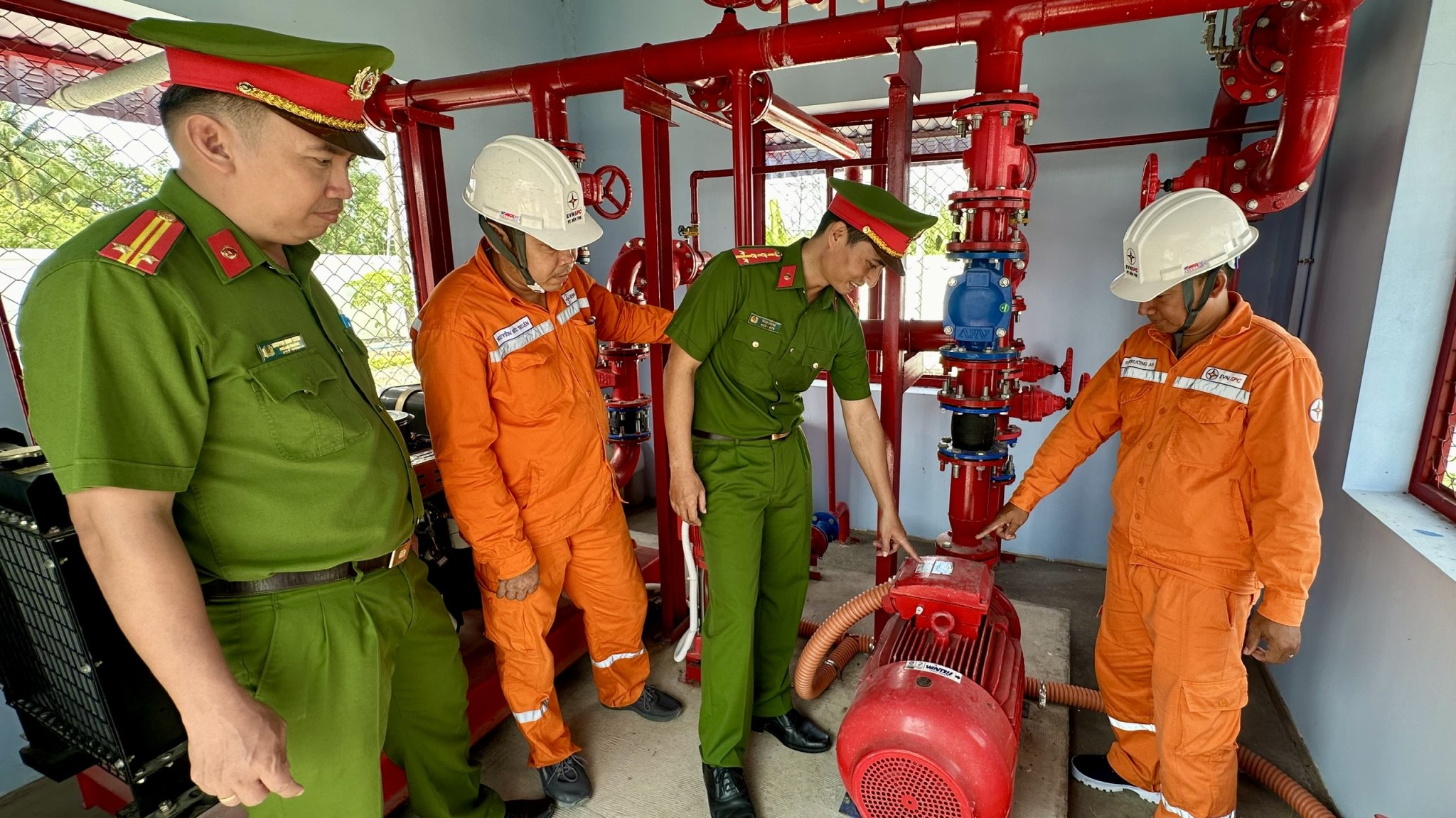 Đội Chữa cháy và cứu nạn, cứu hộ Khu vực 11kKiểm tra trạm bơm nước chữa cháy tại Trạm biến áp 110kV Bến Tre