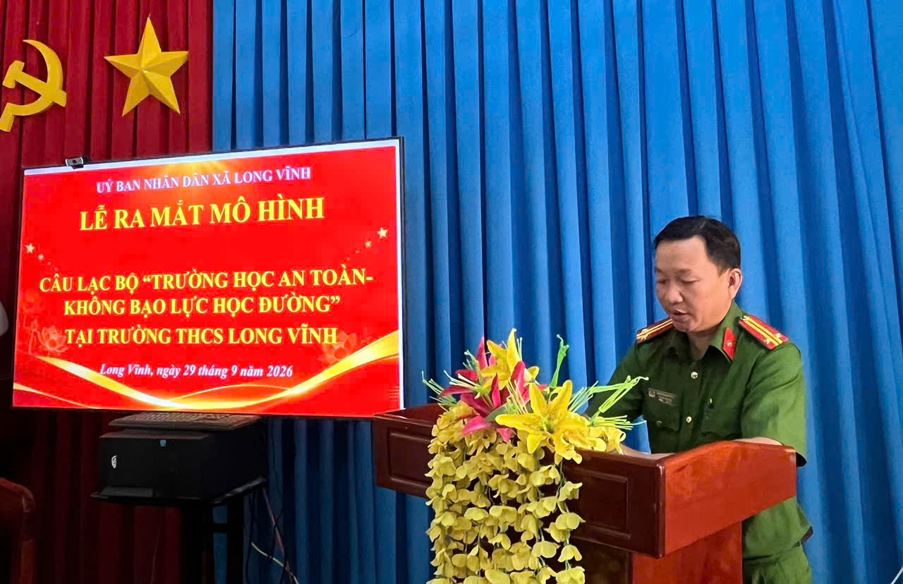 Đồng chí Trung tá Nguyễn Văn Trỗi Phó trưởng Công an xã phát biểu