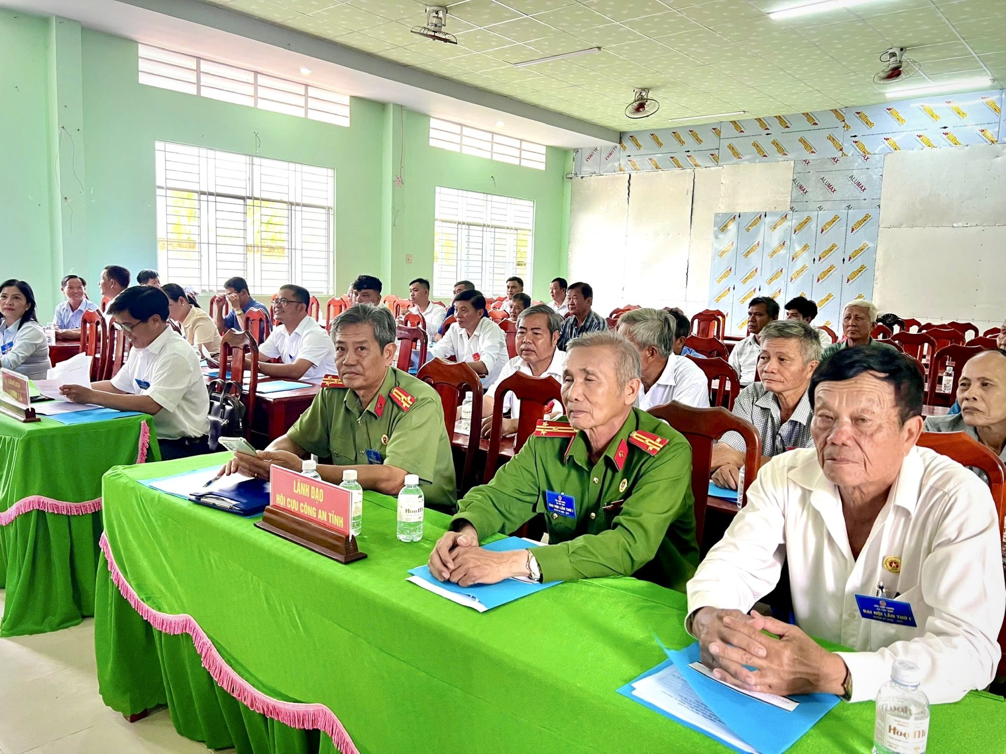 HÌNH 2 đại biểu