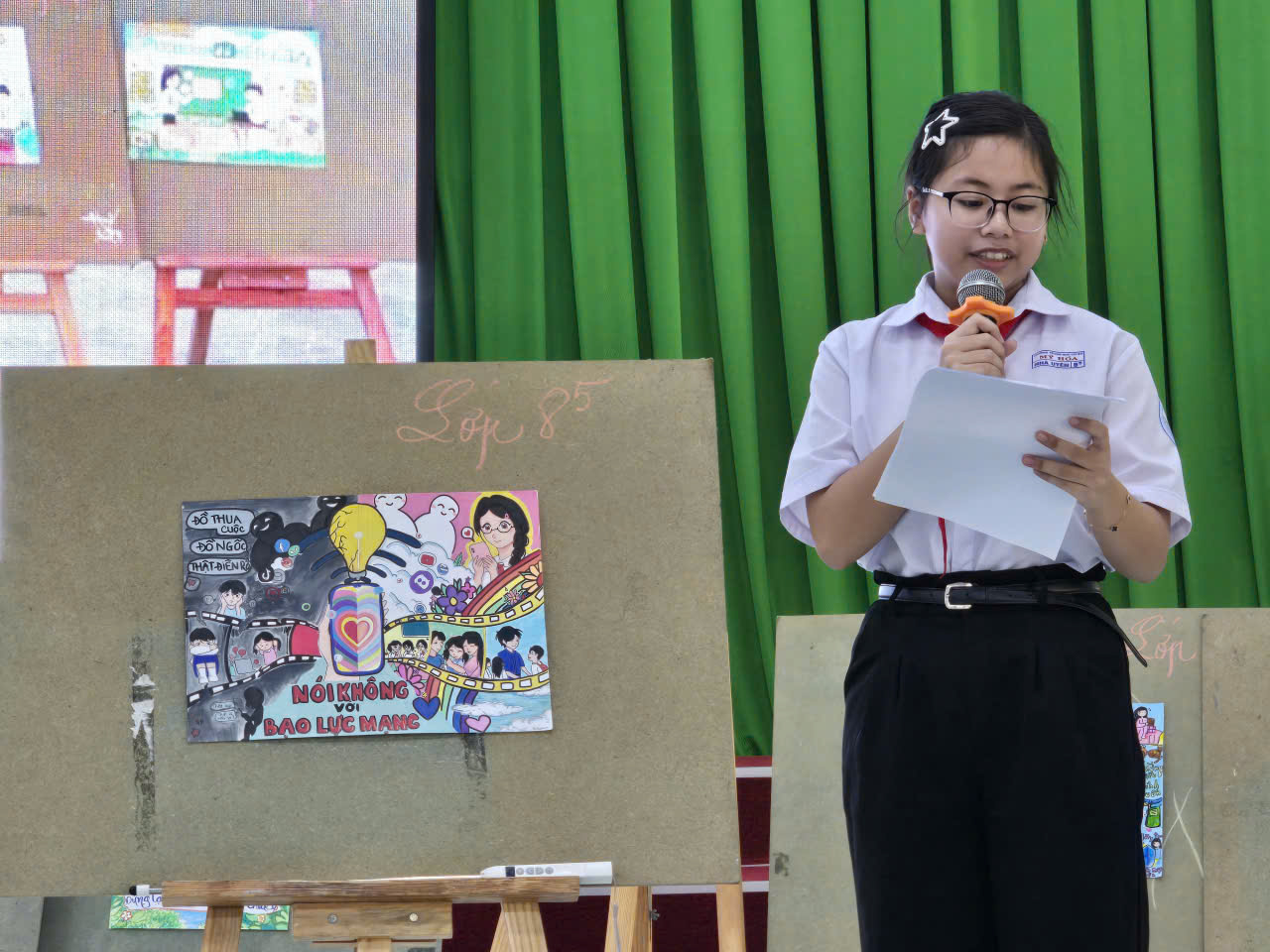 học sinh thuyết trình tác phẩm
