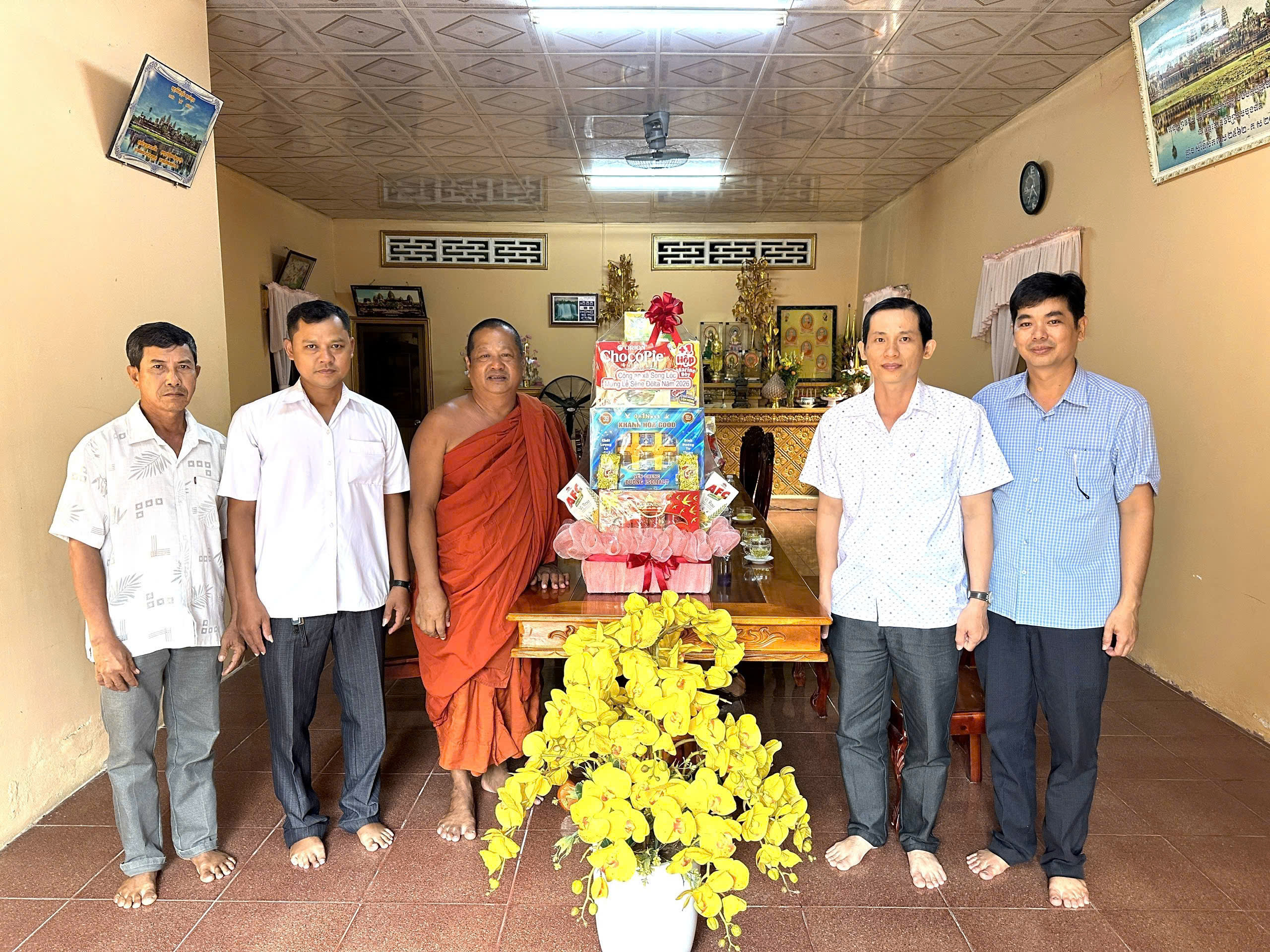 LĐ CAX tặng quà chùa Phật giáo Nam tông Khmer 3