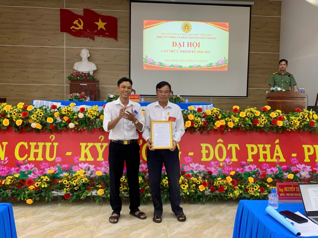 nhan quyet dinh thanh lap