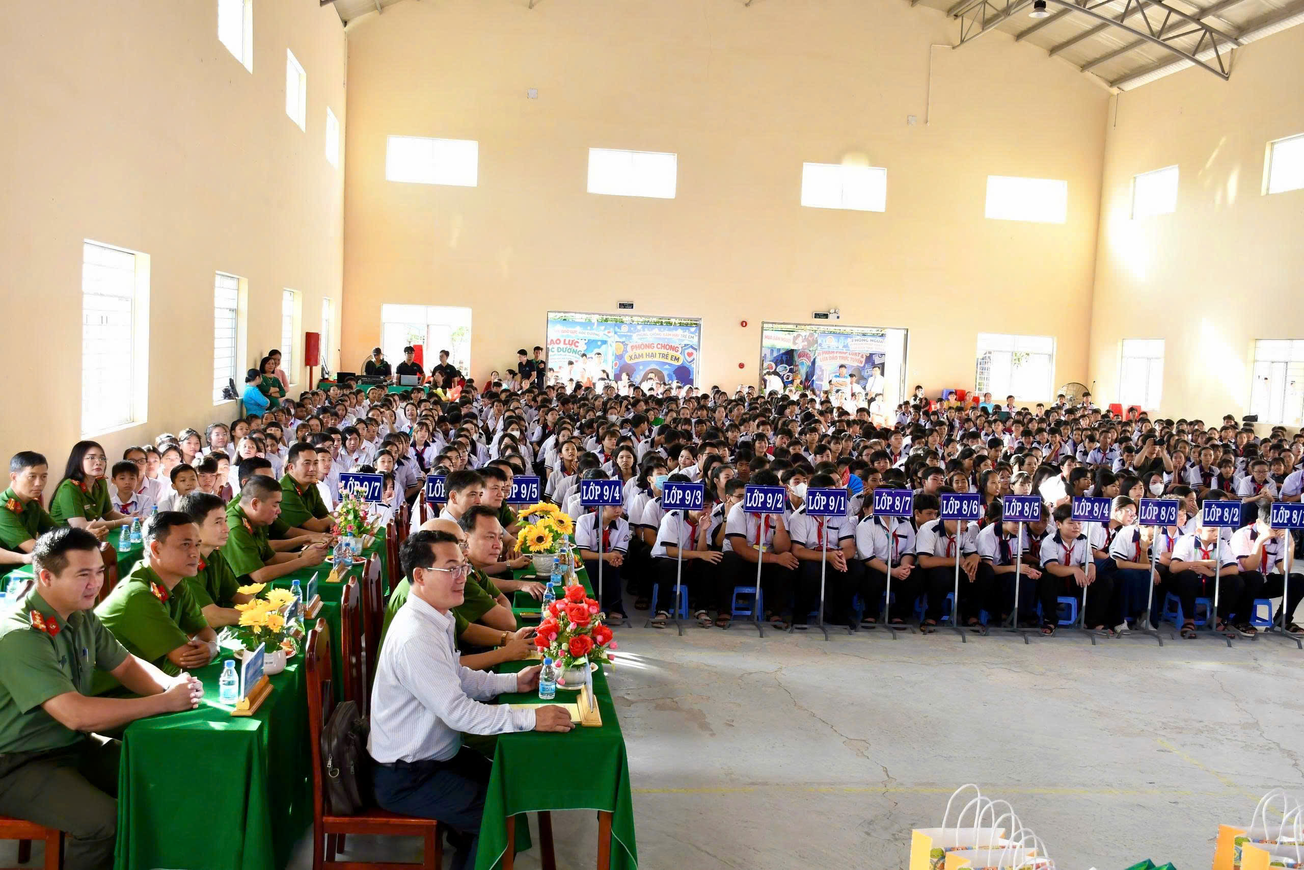 Quang cảnh buổi tuyên truyền