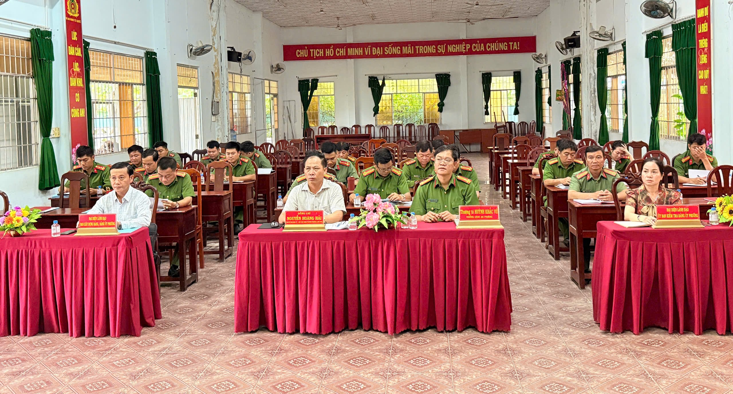 QUANG CẢNH HỘI NGHỊ