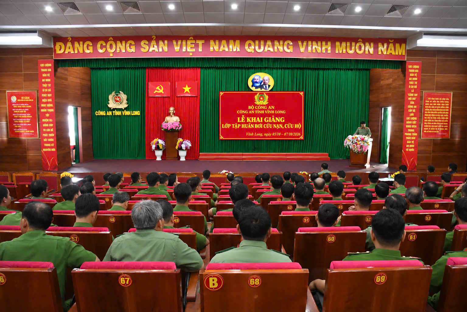 QUANG CANH KHAI GIANG BOI