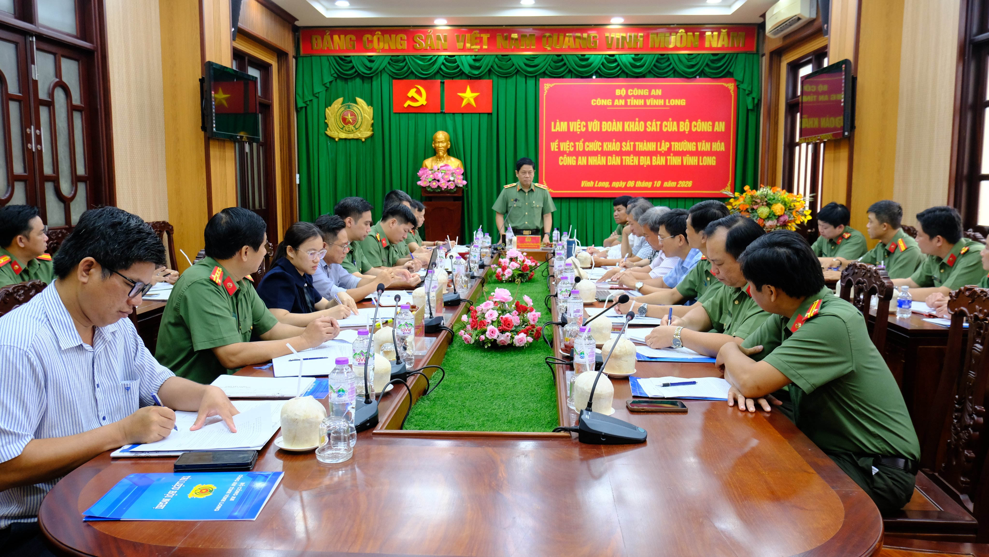 Quang cảnh làm việc