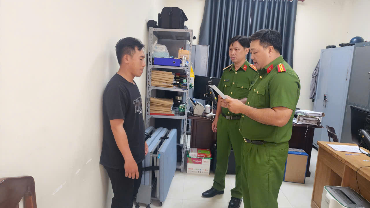 tạm giam lâm