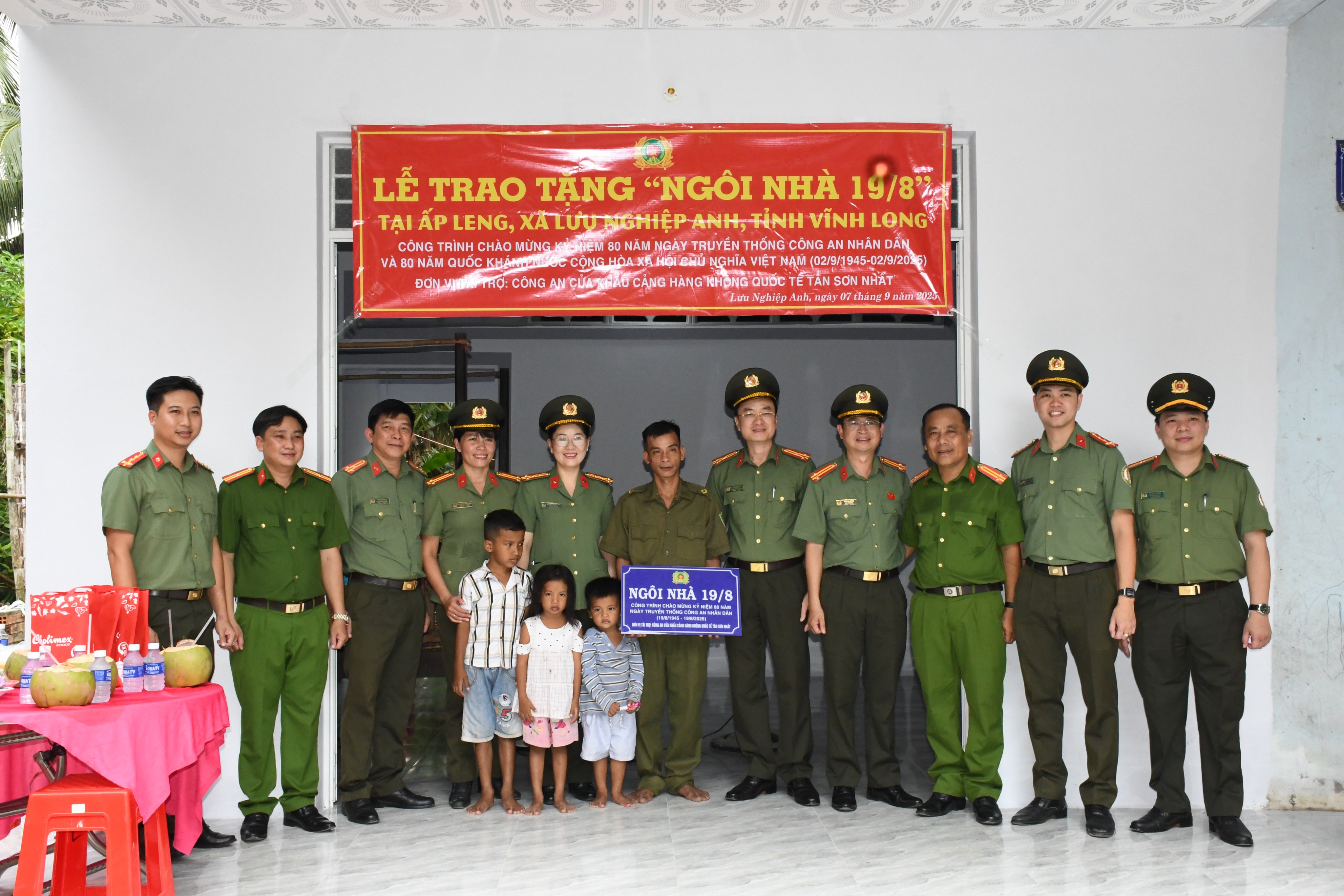 trao nhà