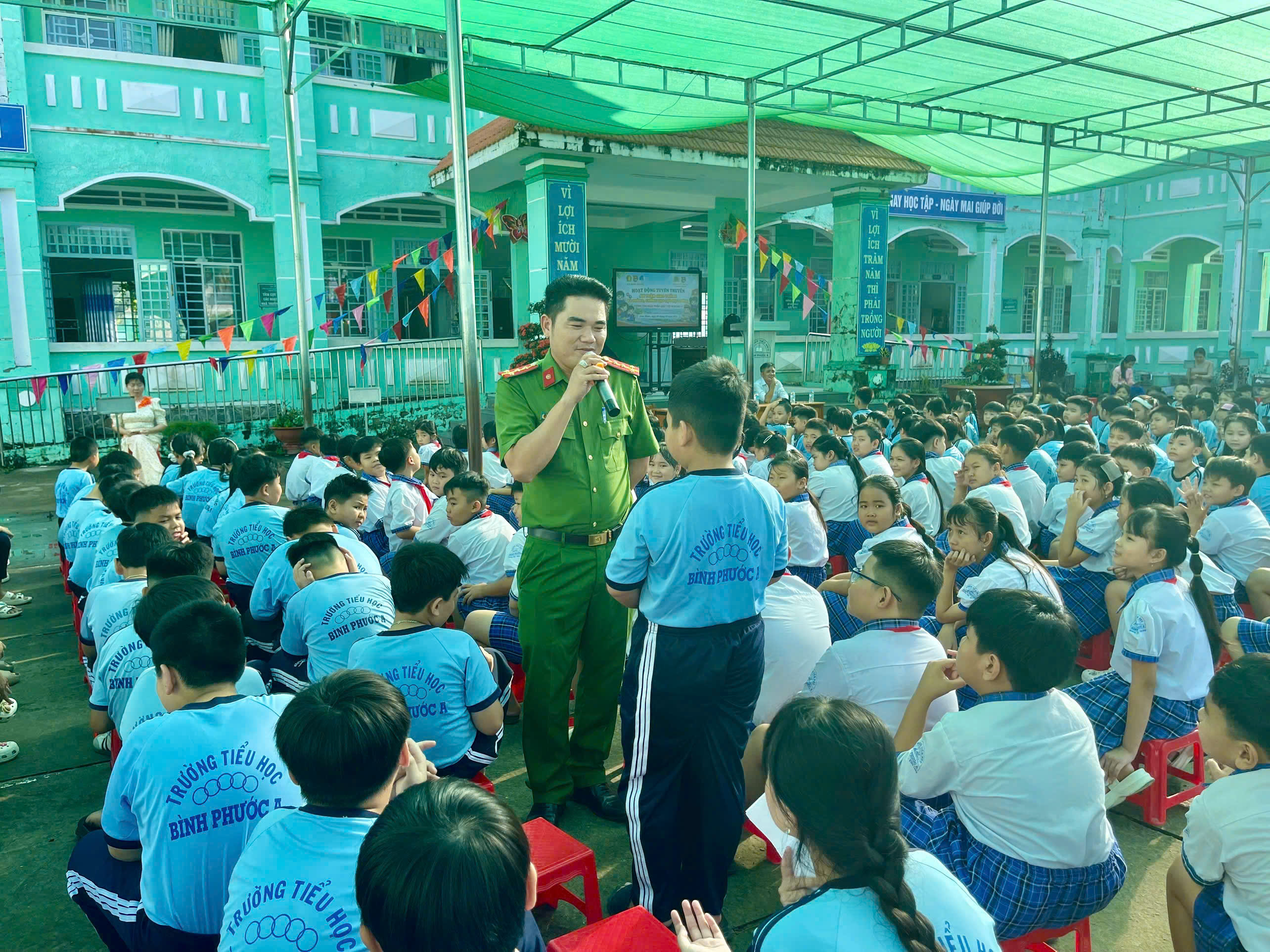 Trực tiếp trao đổi các tình huống thường gặp
